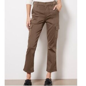 EVEREVE SZ 28 Larissa Cropped Cargo in Fatigue